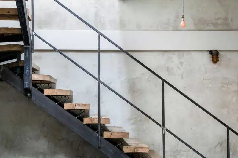 Escaliers en métal et bois une alliance élégante et durable