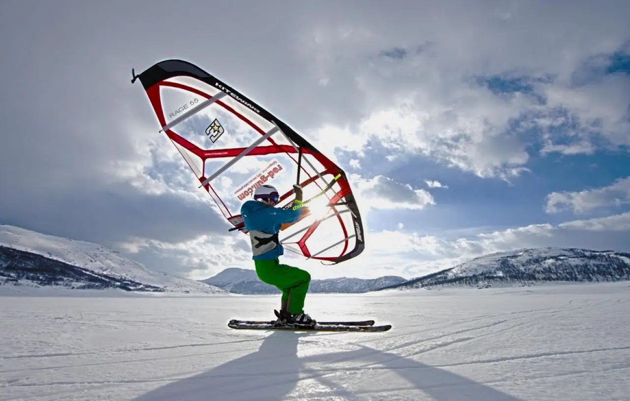 Le Kitewing en une journée d'hiver ensoleillée